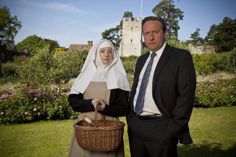 Sister Catherine (Fiona Glascott), DCI John Barnaby (Neil Dudgeon) – Bild: ZDF und Mark Bourdillon