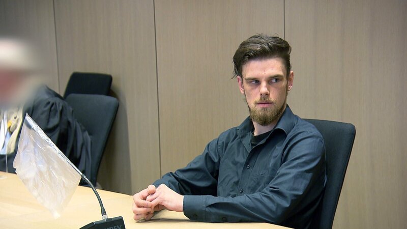 Das Landgericht Bochum fällt das Urteil über Nico aus Gelsenkirchen Hassel. Der 29-Jährige ist wegen des Handels mit Betäubungsmitteln angeklagt. – Bild: RTLZWEI