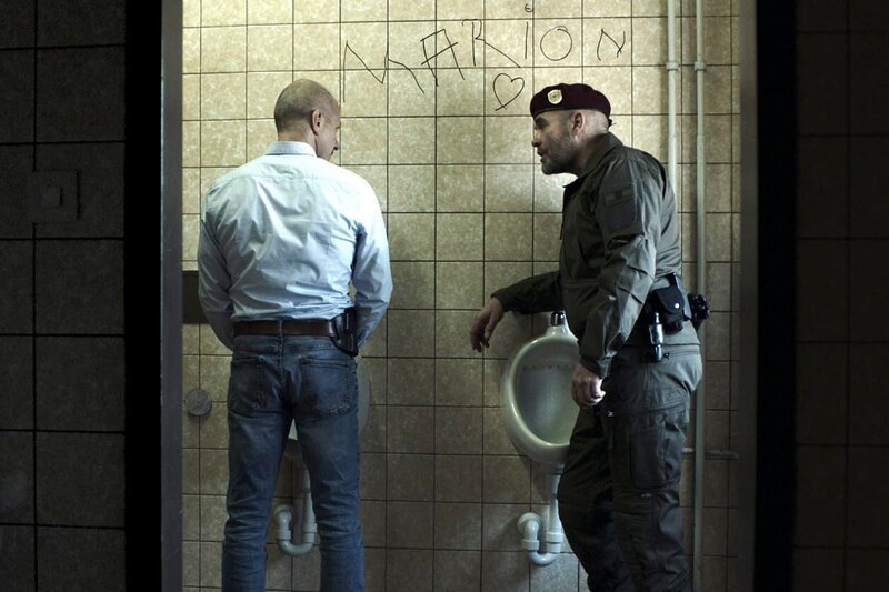 Fredi Hollerer (Simon Hatzl, l.) – Bild: HGB / rokonstreetfilm Fredi Hollerer (Simon Hatzl, l.) – Bild: HGB / rokonstreetfilm