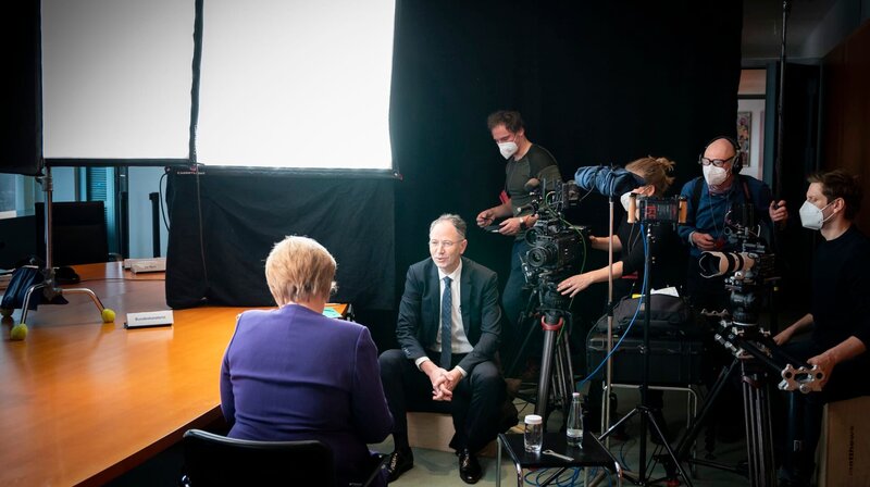 Angela Merkel - Im Lauf der Zeit – Bild: MDR/​BROADVIEW TV