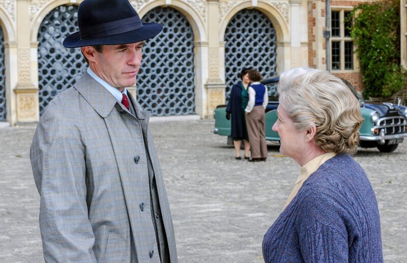Finch (Stephen Dillane) und Miss Marple (Julia McKenzie) – Bild: ORF/​ITV Studios/​Karen Thrussel