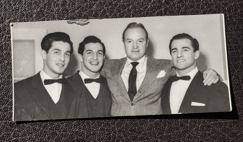 Die Carsonys waren beliebt im US-Showbusiness. Hier mit ihrem Entdecker Bob Hope. – Bild: ORF/Filmwerkstatt Wien/Gerald Benesch Die Carsonys waren beliebt im US-Showbusiness. Hier mit ihrem Entdecker Bob Hope. – Bild: ORF/Filmwerkstatt Wien/Gerald Benesch
