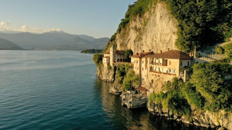 Einsiedelei Santa Caterina del Sasso am Lago Maggiore. – Bild: NDR/​Casei Media/​Emanuela Casentini