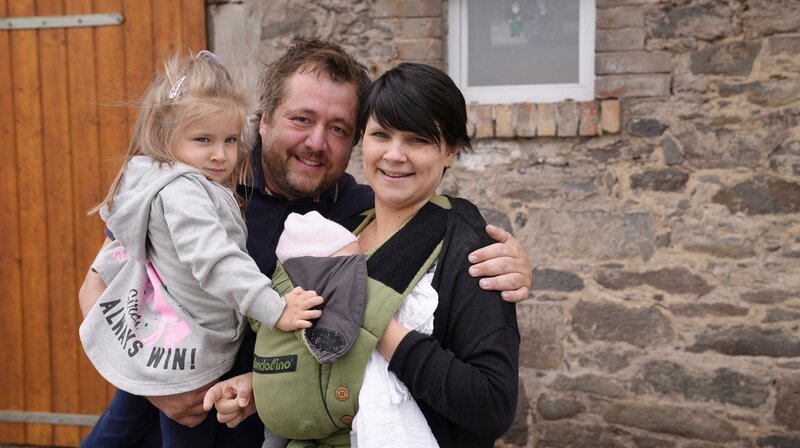 Filipe, Ricarda mit Tochter Isabella und Baby Sofia – Bild: HR