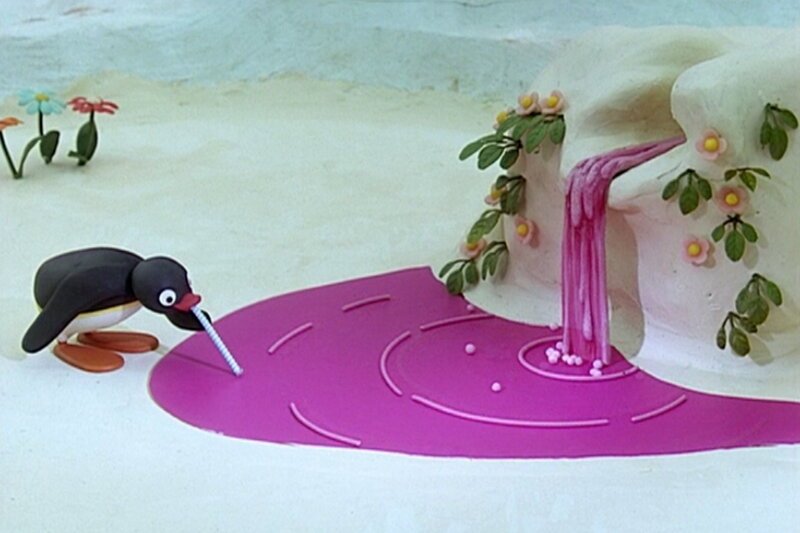 Guetnachtgschichtli Pingu Staffel 4 Folge 12 Pingu im Paradies Pingu schläft beim Spielen ein und träumt von Süssigkeiten. – Bild: SRF/​Joker Inc., d.b.a., The Pygos Group
