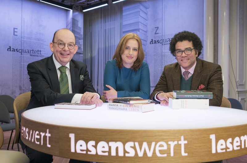 Das Stamm-Team v. li. I Denis Scheck, Insa Wilke und Ijoma Mangold – Bild: ZDF und SWR/​Alexander Kluge