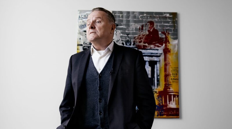 Georg Pazderski am 26.10.20 bei einer internen Besprechung mit Parteikollegen in Berlin, damals noch Mitglied der AfD-Fraktion des Berliner Abgeordnetenhauses und des Bundesvorstands der AfD. – Bild: WDR/rbb/Spicefilm Georg Pazderski am 26.10.20 bei einer internen Besprechung mit Parteikollegen in Berlin, damals noch Mitglied der AfD-Fraktion des Berliner Abgeordnetenhauses und des Bundesvorstands der AfD. – Bild: WDR/rbb/Spicefilm