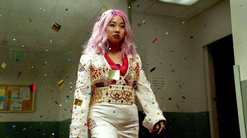 Evelyns Tochter Joy alias Jobu Tupaki (Stepfanie Hsu) verursacht in allen Multiversen Chaos. – Bild: 2022 LEONINE Studios Evelyns Tochter Joy alias Jobu Tupaki (Stepfanie Hsu) verursacht in allen Multiversen Chaos. – Bild: 2022 LEONINE Studios