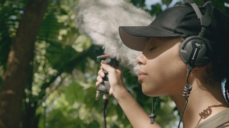 Jayda Guy sammelt Naturklänge für ihr neues Album. – Bild: ZDF und NDR/MakeWaves. Jayda Guy sammelt Naturklänge für ihr neues Album. – Bild: ZDF und NDR/MakeWaves.