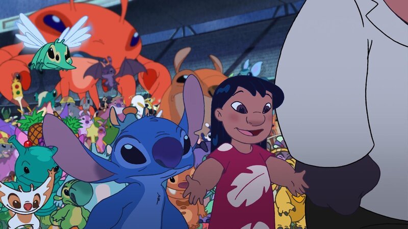 Stitch (li.) und seine Freunde eilen den Menschen, allen voran Lilo, zu Hilfe, um Dr. Hamsterdam davon abzuhalten die Erde zu erobern. – Bild: DISNEY. ALL RIGHTS RESERVED. Stitch (li.) und seine Freunde eilen den Menschen, allen voran Lilo, zu Hilfe, um Dr. Hamsterdam davon abzuhalten die Erde zu erobern. – Bild: DISNEY. ALL RIGHTS RESERVED.
