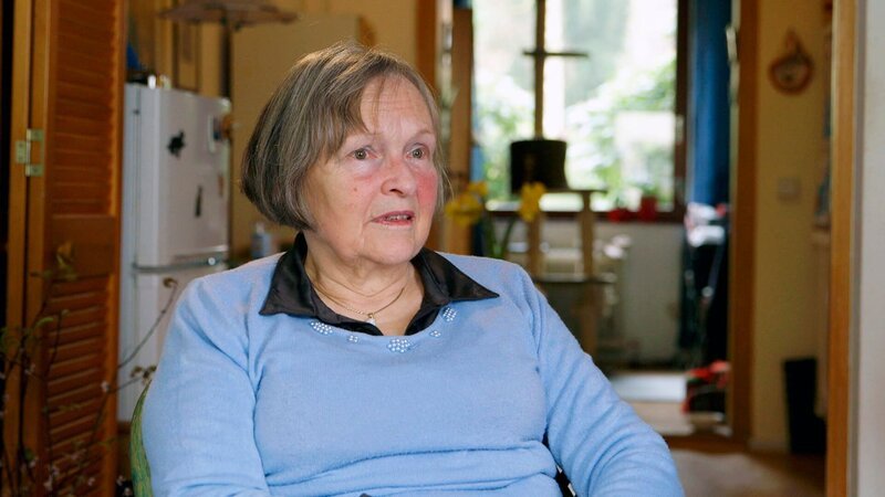 Saskia von Brockdorff, deren Mutter wegen ihrer Mitgliedschaft in der „Roten Kapelle“ 1943 in Berlin-Plötzensee enthauptet wurde. – Bild: NDR/HR/Kick-Film/Jörg Bundschuh Saskia von Brockdorff, deren Mutter wegen ihrer Mitgliedschaft in der „Roten Kapelle“ 1943 in Berlin-Plötzensee enthauptet wurde. – Bild: NDR/HR/Kick-Film/Jörg Bundschuh