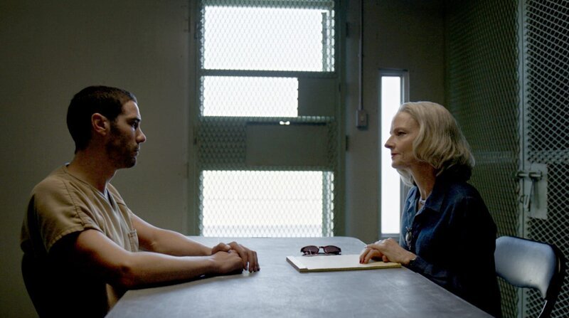 Die Menschrechtsanwältin Nancy Hollander (Jodie Foster) gewinnt das Vertrauen von Mohamedou Ould Slahi (Tahar Rahim). – Bild: ARD Degeto/TOBIS Film GmbH Die Menschrechtsanwältin Nancy Hollander (Jodie Foster) gewinnt das Vertrauen von Mohamedou Ould Slahi (Tahar Rahim). – Bild: ARD Degeto/TOBIS Film GmbH