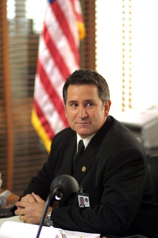 Without a Trace – Spurlos verschwunden „Verdächtig“. Im Bild: Anthony LaPaglia (Jack Malone). – Bild: PLURIMEDIA (Warner Bros)
