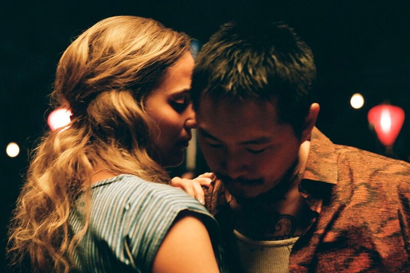Blue Bayou Alicia Vikander als Kathy LeBlanc, Justin Chon als Antonio LeBlanc SRF/2020 BLUE BAYOU, LLC. – Bild: SF1 Blue Bayou Alicia Vikander als Kathy LeBlanc, Justin Chon als Antonio LeBlanc SRF/2020 BLUE BAYOU, LLC. – Bild: SF1