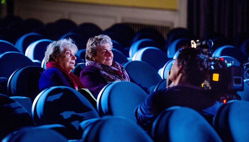 Die Zwillinge Regina und Ruth Anders. – Bild: rbb/​Gundula Krause