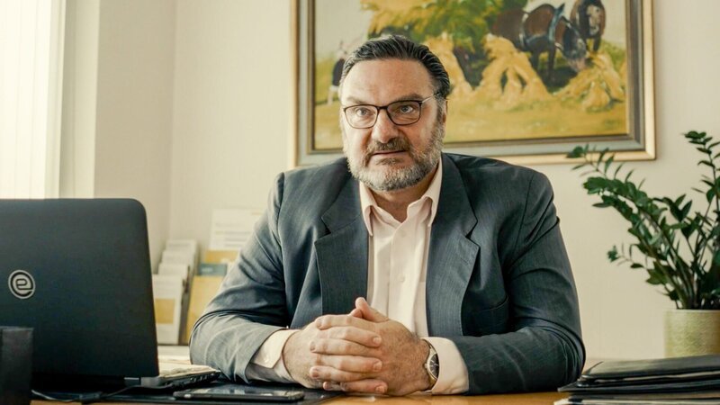 Filialleiter (Martin Leutgeb) – Bild: ORF/Superfilm Filialleiter (Martin Leutgeb) – Bild: ORF/Superfilm