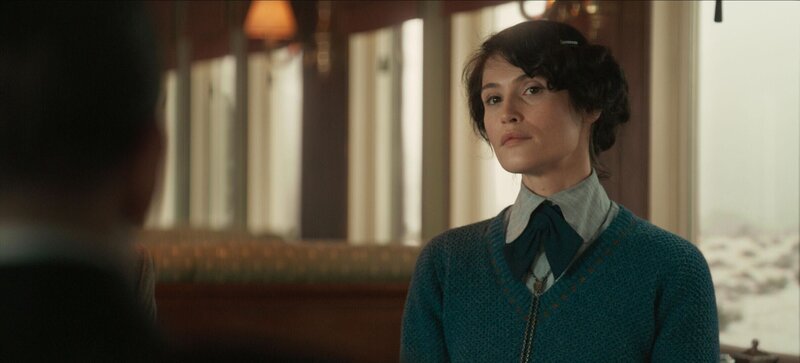 Pollyanna Polly Wilkins / Galahad (Gemma Arterton) +++ Die Verwendung des sendungsbezogenen Materials ist nur mit dem Hinweis und Verlinkung auf RTL+ gestattet. +++ – Bild: RTL / 2020 Twentieth Century Fox Film Corporation. Pollyanna Polly Wilkins / Galahad (Gemma Arterton) +++ Die Verwendung des sendungsbezogenen Materials ist nur mit dem Hinweis und Verlinkung auf RTL+ gestattet. +++ – Bild: RTL / 2020 Twentieth Century Fox Film Corporation.