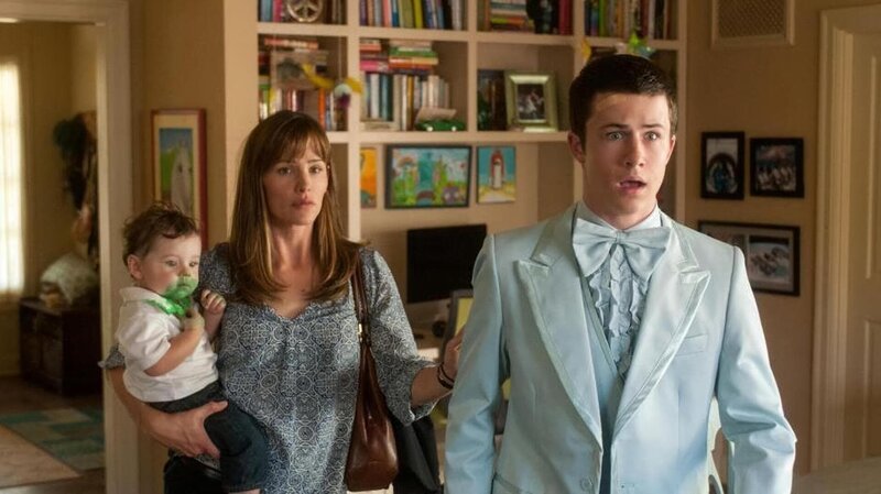 Anthony (Dylan Minnette), Kelly (Jennifer Garner) mit Baby Trevor (Elise Vargas) – Bild: Port Anthony (Dylan Minnette), Kelly (Jennifer Garner) mit Baby Trevor (Elise Vargas) – Bild: Port