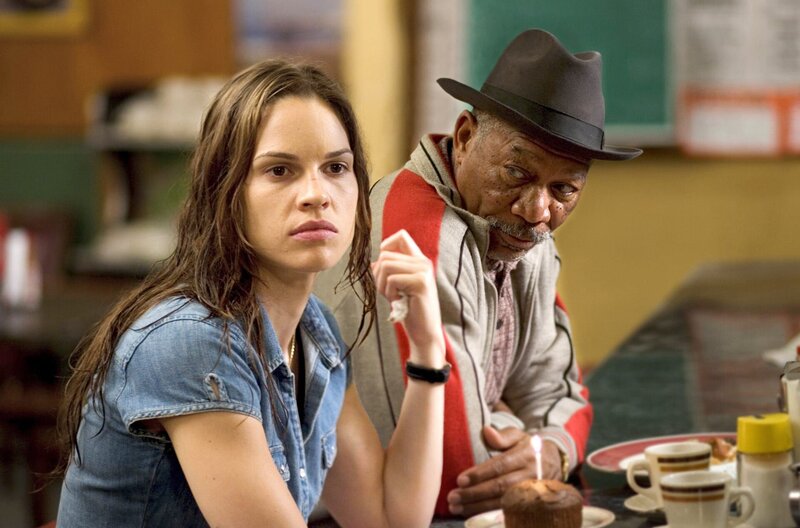 Million Dollar Baby – Bild: Warner Bros. Entertainment /​ Der ehemalige Boxer Scrap (Morgan Freeman) wird zum engen Vertrauten für Maggie (Hilary Swank).