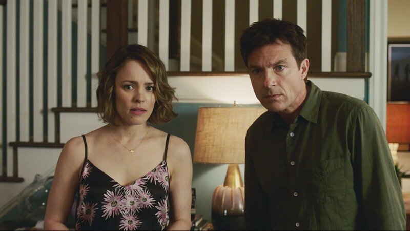 L-R: Annie (Rachel McAdams) und Max (Jason Bateman) – Bild: PLURIMEDIA (Warner Bros)