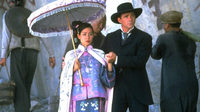 Prinzessin Pei Pei (Lucy Liu) und Andrews (Jason Connery) – Bild: Shanghai Noon Shanghai Noon Prinzessin Pei Pei (Lucy Liu) und Andrews (Jason Connery) – Bild: Shanghai Noon Shanghai Noon