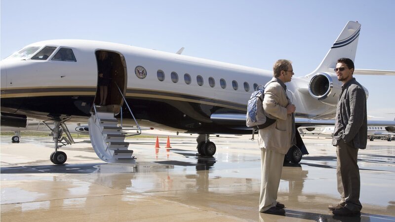 Ed Hoffman (Russell Crowe, li.) und Roger Ferris (Leonardo DiCaprio) – Bild: RTL Zwei