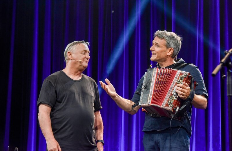 (v.li.): Andreas Vitásek, Christof Spörk. – Bild: ORF/​Hubert Mican