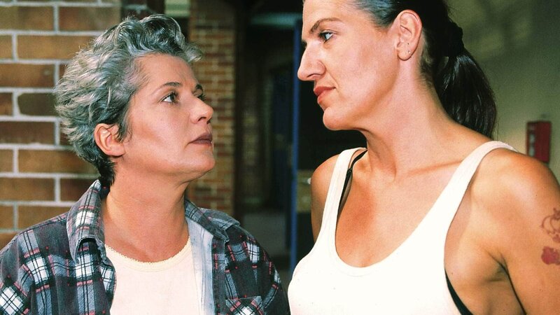 Uschi König (Barbara Freier) und Christine Walter (Katy Karrenbauer) – Bild: TVNOW
