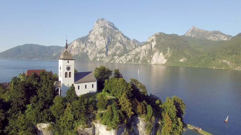 Traunkirchen mit Traunstein. – Bild: ORF/​Gernot Stadler