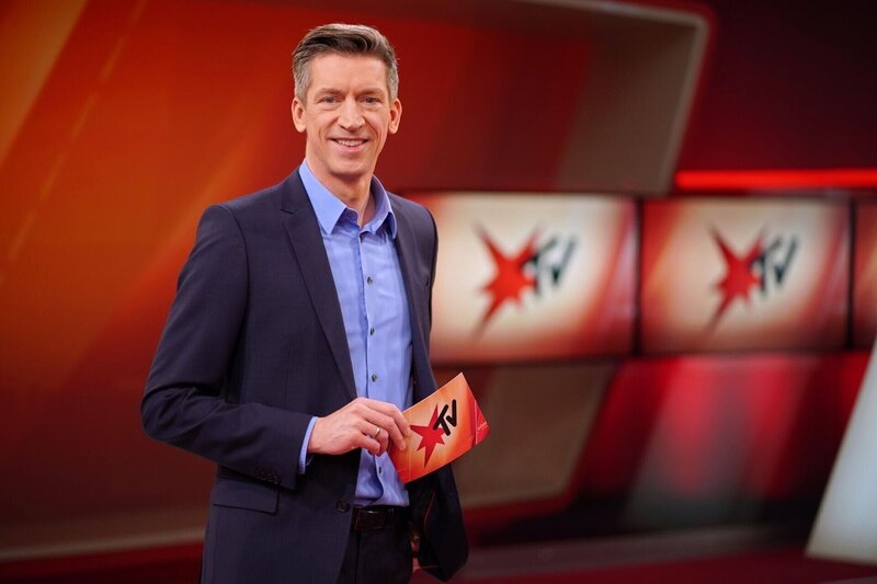 Moderator Steffen Hallaschka – Bild: RTL /​ Stefan Gregorowius