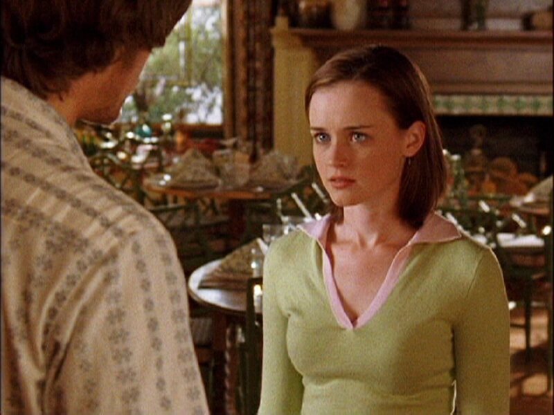 Als das Dragonfly Inn kurz vor der Eröffnung steht, plant Lorelai einen Probelauf mit Rory (Alexis Bledel) und allen Freunden. Kann das gut gehen? – Bild: 2003 Warner Bros. Lizenzbild frei