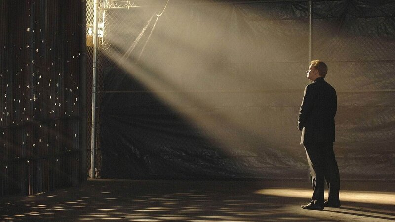 Horatios (David Caruso) Team beschäftigt sich mit der Ermordung dreier Waffenschieber, die durch eine geheimnisvolle Waffe nahezu zerstäubt worden sind. Die CSI’ler wollen die Waffe schnellstmöglich auftreiben, um weitere Morde zu verhindern … – Bild: RTL / CBS Horatios (David Caruso) Team beschäftigt sich mit der Ermordung dreier Waffenschieber, die durch eine geheimnisvolle Waffe nahezu zerstäubt worden sind. Die CSI’ler wollen die Waffe schnellstmöglich auftreiben, um weitere Morde zu verhindern … – Bild: RTL / CBS