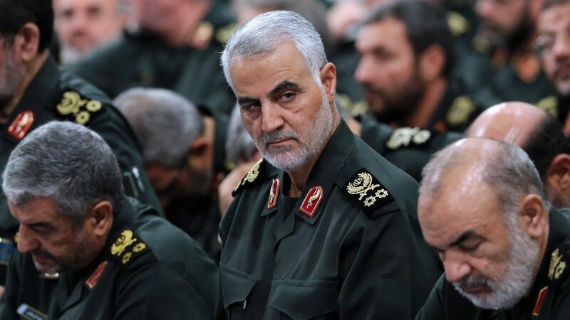 Qassem Soleimani (M.) kommandiert die Al-Quds-Einheit, spezialisiert auf Auslandseinsätze. – Bild: ZDF und afp Qassem Soleimani (M.) kommandiert die Al-Quds-Einheit, spezialisiert auf Auslandseinsätze. – Bild: ZDF und afp