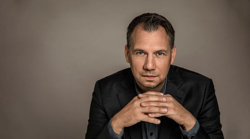 Sebastian Fitzek verabschiedet sich vom RIVERBOAT Berlin – Bild: MDR/​Stephan Flad /​ MDR/​HA Kommunikation