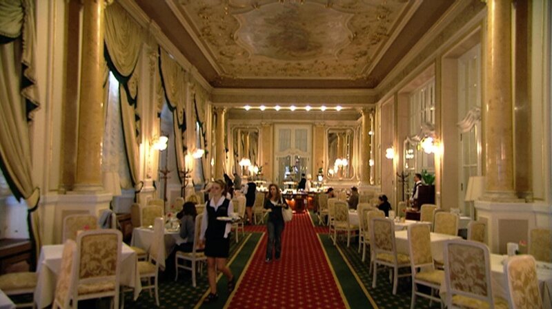 Der Frühstückssaal im Grandhotel „Pupp“. – Bild: BR Der Frühstückssaal im Grandhotel „Pupp“. – Bild: BR