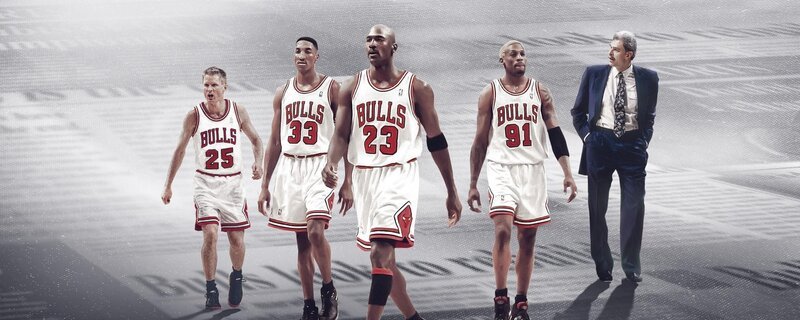V.l.: Steve Kerr, Scottie Pippen, Michael Jordan, Dennis Rodman und Phil Jackson +++ – Bild: RTL /​ ESPN