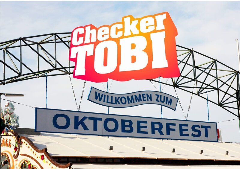 Der Oktoberfesteingang. – Bild: BR/​megaherz gmbh/​Hans-Florian Hopfner