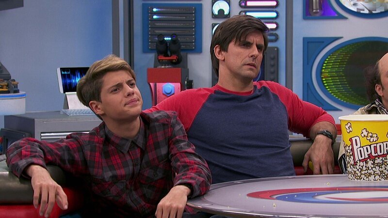L-R: Henry Hart (Jace Norman), Captain Man /​ Ray Manchester (Cooper Barnes) – Bild: ViacomCBS