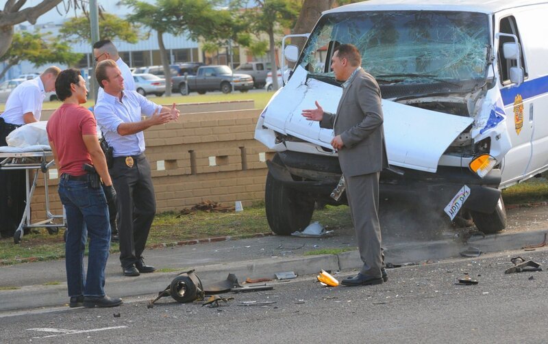 Ein neuer Fall beschäftigt Chin (Daniel Dae Kim, l.), Danny (Scott Caan, M.) und Chief Fryer (Tom Sizemore, r.) – Bild: CBS Studios Inc.