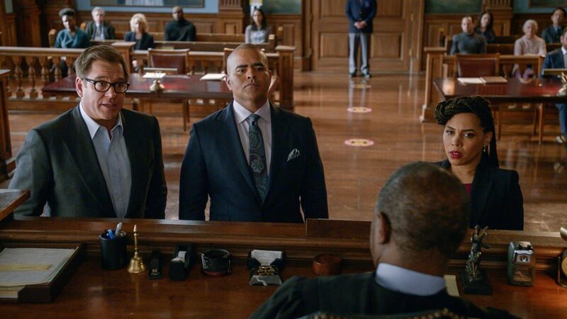 (v.l.n.r.) Chunk Palmer (Christopher Jackson); Jason Bull (Michael Weatherly); Paula Lamont (Amirah Vann) – Bild: 2022 CBS Broadcasting Inc. All Rights Reserved. Lizenzbild frei