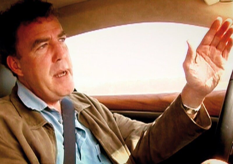 Jeremy Clarkson fährt einen Aston Martin DB9. – Bild: RTL NITRO /​ © BBC Worldwid