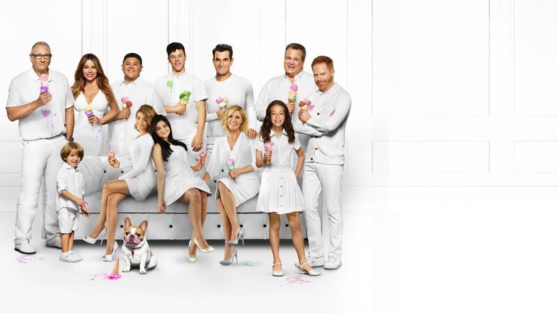 Ed O’Neill (Jay Pritchett), Jeremy Maguire (Joe Pritchett), Sofía Vergara (Gloria Delgado), Rico Rodriguez (Manny Delgado), Sarah Hyland (Haley Dunphy), Ariel Winter (Alex Dunphy), Nolan Gould (Luke Dunphy), Ty Burrell (Phil Dunphy), Julie Bowen (Claire Dunphy), Aubrey Anderson-Emmons (Lily Tucker-Pritchett), Eric Stonestreet (Cameron Tucker), Jesse Tyler Ferguson (Mitchell Pritchett). – Bild: ORF/​20th Century Fox