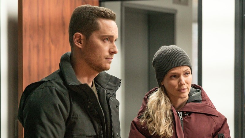 Jay Halstead (Jesse Lee Soffer) und Hailey Upton (Tracy Spiridakos) – Bild: AXN Black
