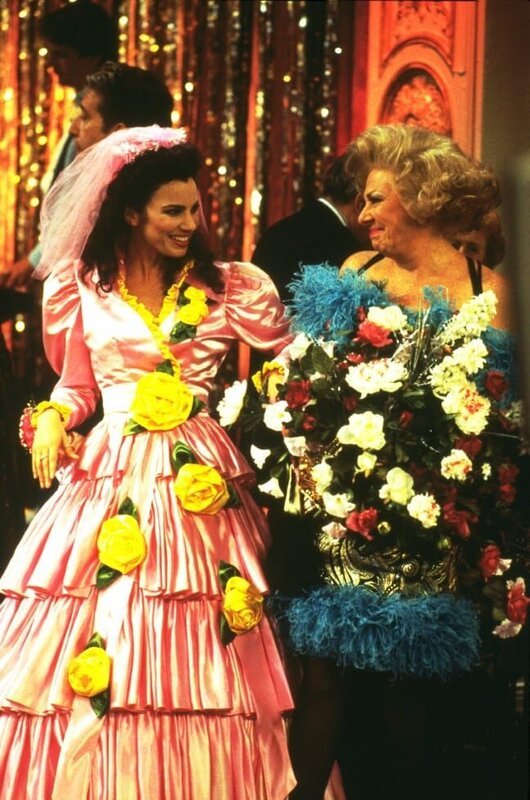 Ganz überstürzt heiratet Fran (Fran Drescher, l.) ihren Ex-Liebhaber Danny. Ihre Mutter Sylvia (Renée Taylor, r.) sieht ihren Traum von Enkelkindern zum Greifen nahe … – Bild: port.hu