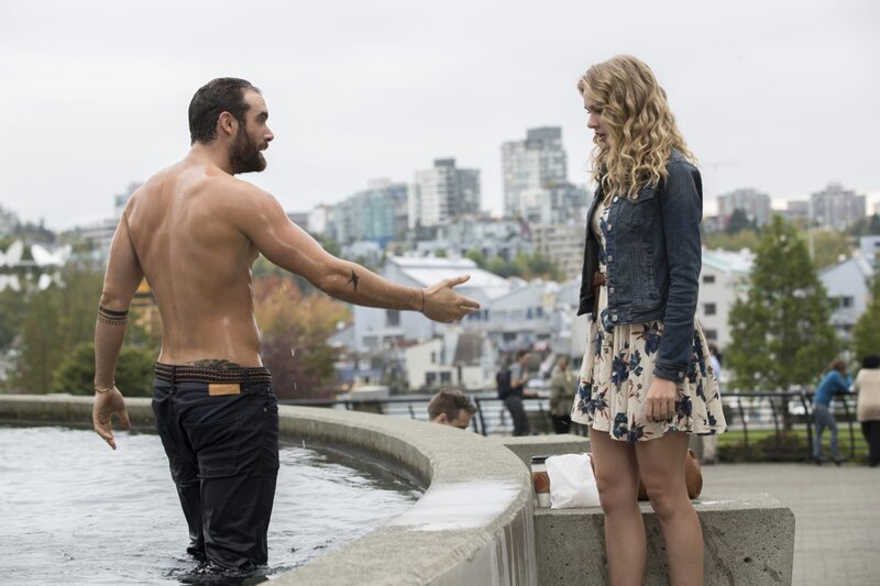 Xavier Holliday (Joshua Sasse, l.); Evie Covington (Tori Anderson, r.) – Bild: 2016 The CW Network, LLC. All Rights Reserved. /​ Jack Rowand Lizenzbild frei