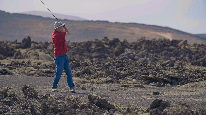 Privatinvestoren sehen im All eine riesige Einkommensquelle: Rohstoffe. Aber auch Tourismus könnte lukrativ sein: Ein Abschlag auf dem Mond könnte so manchen Golfspieler reizen. – Bild: ZDF und Hans Jakobi./​Hans Jakobi