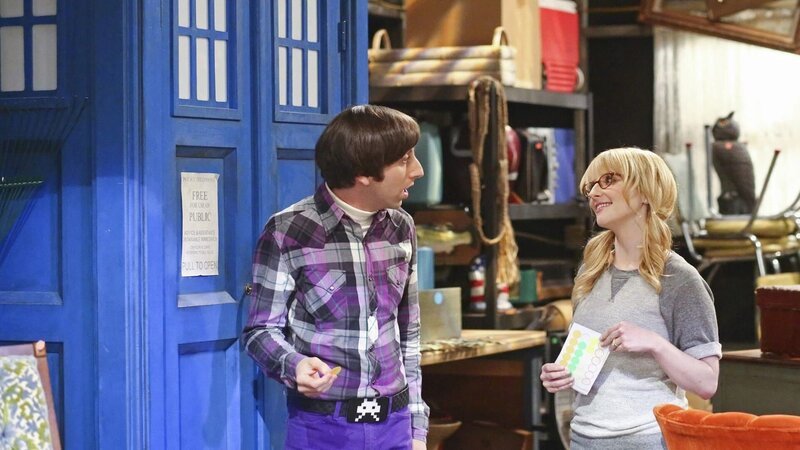 Simon Helberg, Melissa Rauch – Bild: PLURIMEDIA (Warner Bros Entertainment Inc.)