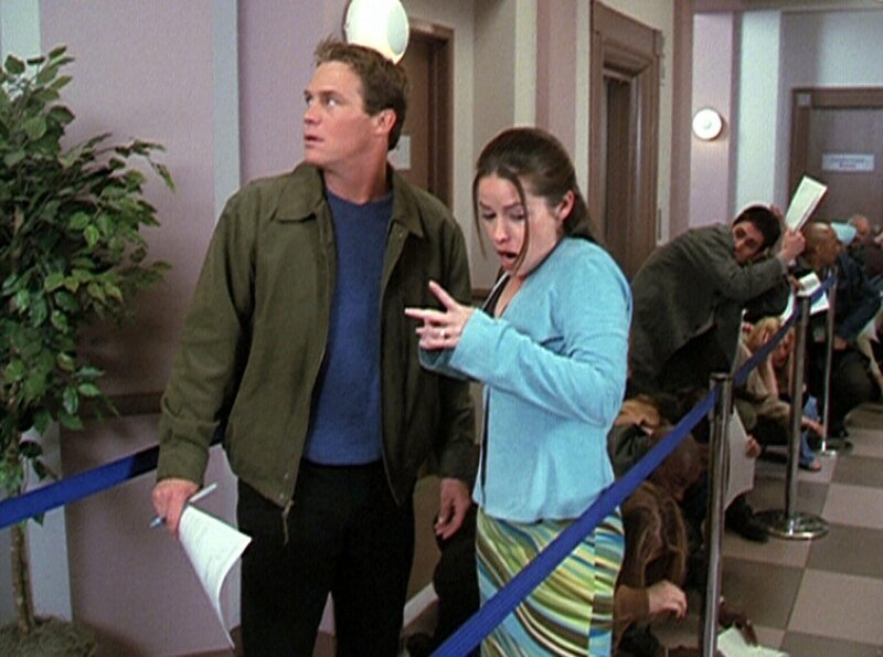 Piper (Holly Marie Combs, r.) hat eine neue starke Macht erhalten, und Leo (Brian Krause, l.) erklärt ihr, was es damit auf sich hat. – Bild: Paramount Pictures Lizenzbild frei
