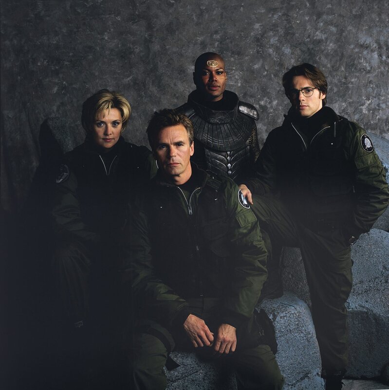 Stargate SG1 Season2, Stargate SG1 Staffel2, regie USA 1997, Darsteller Amanda Tapping; Richard Dean Anderson; Christopher Judge; Michael Shanks – Bild: SYFY
