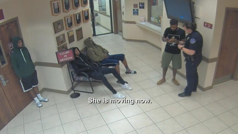 Police Station Surveillance of Tamir and Friends While Receiving Texts From Jaila – Bild: Lion Television, LLC.